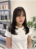 レイヤーカット×オリーブベージュカラー