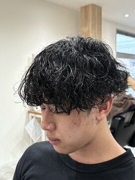 レボ(Revo) 刈り上げマッシュ×波巻きパーマ