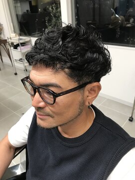 O ニュアンスパーマメンズ黒髪暗髪ナチュラル刈り上げ