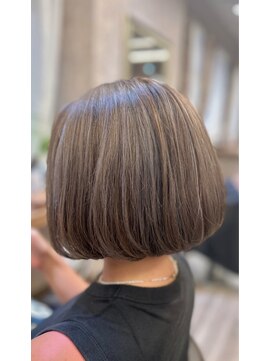 モニカ 横須賀中央店(Monica) シルバー×ハイライト×ボブ