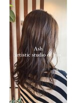アッシュ アーティスティック スタジオ オブ ヘア(Ash artistic studio of hair)&nbsp;ロング×大人オリーブ