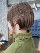 ショートボブ切りっぱなしボブミルクティーベージュタッセルボブ