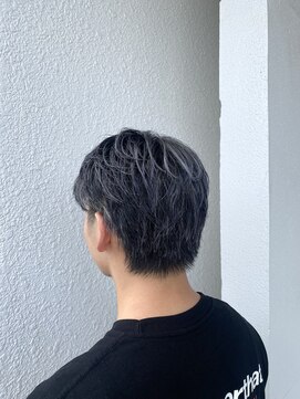 ギルマ(Girma) 毛流れセンターパート×シルバーメッシュ