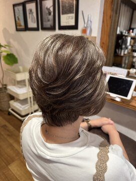 トモリヘアルーム (tomori Hair room) メテオカラーで極上ツヤ髪☆ ショートボブスタイル