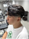 外国風センターパートニュアンスパーマテーパーフェード