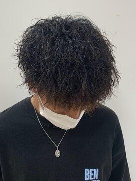 シャルムバイケンジ(Charm.by KENJE) メンズパーマ波巻きツイストスパイラル刈り上げセンターパート