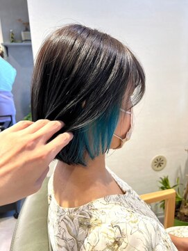 ビスイル 秋葉原店(Vis ill) 明るめシアンインナーカラーぱつっとラインボブ