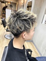 テト(teto) 20代必見!ハイトーンハイライト×束感ショート