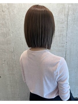ロッカヘアエジェ(ROCCA hair eje.) ミニマル切りっぱなしボブ