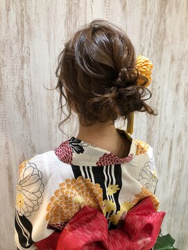 エストレーラ(estrela) 『estrela』浴衣に似合う大人シニョンヘアアレンジ