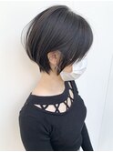 大人黒髪耳かけくびれショートボブ20代30代40代