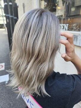 サーティーン(THIRTEEN) 【HUE】ハイトーンカラー☆シャドールーツで立体感を＋【20代】