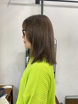ユイル(Uil) 似合わせ小顔ミディアム× グレージュカラー デザインカラー