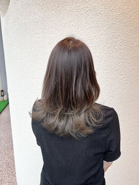 エルサフィロ ヨドヤバシ(el zafiro yodoyabashi) くびレイヤー前髪エモージュ小顔レイヤーカット20代30代40代50代