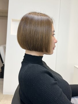 セルン(cerne) 切りっぱなしボブ透明感カラーダブルカラー前髪なしミニボブ