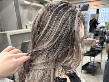 ハーシーバイアポロ 相模大野(HERSHE by apollo)の写真/【写真通りは当たり前】白髪ぼかしハイライトで脱白髪染め!顔周りレイヤーでどの角度も可愛く〔相模大野〕