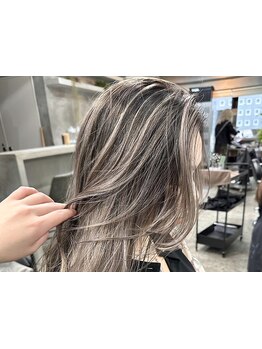 【写真通りは当たり前】白髪ぼかしハイライトで脱白髪染め!顔周りレイヤーでどの角度も可愛く〔相模大野〕