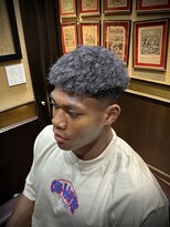 レオヘアワークス(LEO HAIR WORKS)&nbsp;ダークシルバーメッシュ　フェードカット　新潟バーバー　女池