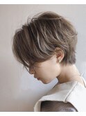 横顔美人！男性にも人気のある骨格補正の小顔ショート