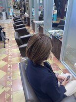 シャンプーボーイ 佐賀(SHAMPOO BOY)&nbsp;明るい白髪を活かしたミディアムヘア