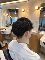 ゼロスバーバー(0's BARBER SHOP) 束感ナチュラル波巻きパーマ人気流行無造作メンズ