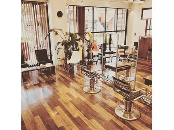 スクートヘアー(scoot hair)の写真/自然光満ちる広々空間で、静かに自分だけの癒やしを堪能しませんか？♪