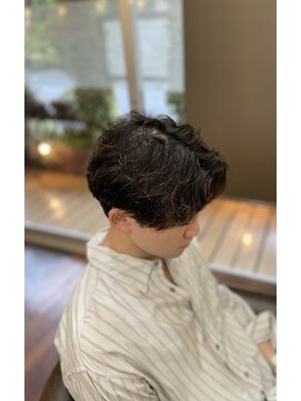 髪師 ケンジロウ(Kenjiro) セット簡単クセ毛風ニュアンスセンターパート