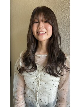 美容室 はなこ 柔らかいオリーブベージュのロングヘア