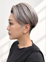 レクタ(recta)&nbsp;白髪ぼかしシルバーグレージュ×ハンサムショート