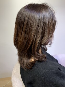 ユーネリー(U-NERY) ミディアムのレイヤースタイル