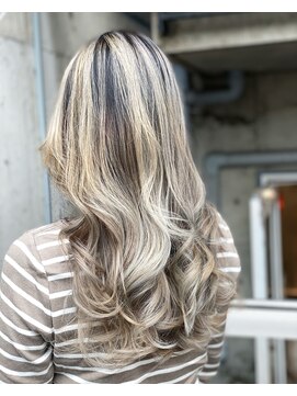 ライオン(Lion) ベージュバレイヤージュ