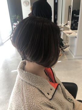 シザーズトリックス ノーブル(scissorstrix Noble) 前下がりショートボブ