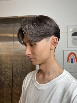 エクリ 麻布十番(equri) ニュアンスパーマセンターパート