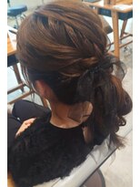 ビスポーク(BESPOKE)&nbsp;大人気20代30代◎ナチュラルベージュカラー玉ねぎヘアアレンジ