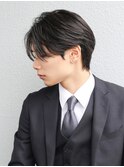 スーツ短髪ツーブロック束感モテる黒髪シークレットパーマ流行