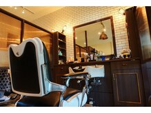 バーバーショップ ライズ(Barber Shop RAIzE)の雰囲気（メンズ専門店ならではの男心をくすぐる空間をお楽しみください。）