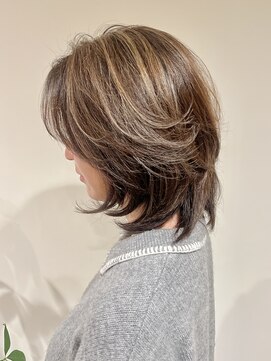 ルートヴィッヒ(Ludwig) グレージュハイライト+ミディアムレイヤーカット