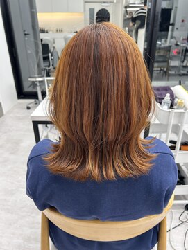 ビューナゴヤ 名駅(VIEW NAGOYA) レイヤーカット/外ハネレイヤー/切りっぱなし/オレンジカラー