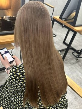 イリ 大阪(ili) ハイライトカラーミルクティーベージュレイヤーカット