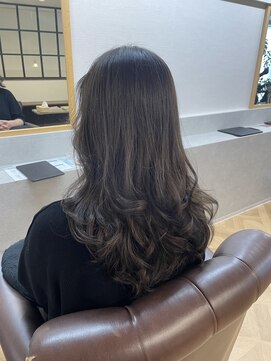 インビテーション(invitation) 透明感あるオリーブグレージュ