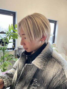 アンドアイズム(and.I'sm) センターパート/ホワイトカラー/ブリーチ2回