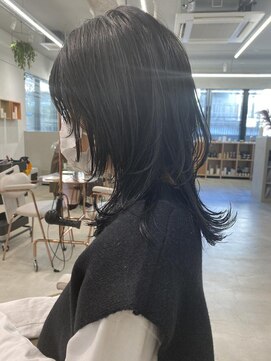 ナル(nalu.) ウルフカット/ブルーブラック/ブリーチ無しカラー/二子玉川