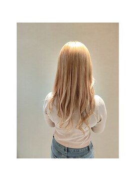 ラナ 津島(Lana) ピンクからブロンドにカラーチェンジ
