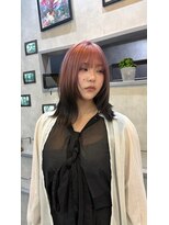 ヴィムヘアー(VIM hair) ピンクベージュ×ブラックのアンブレラカラー|ミディアムウルフ