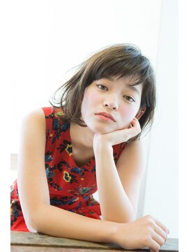 バズ ビー(BUZZ Bee) はね感ルーズボブ×斜めバング