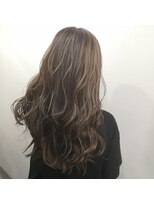 リリス(l'iris)&nbsp;【l’iris】シークレットハイライト×ミルクティーベージュ