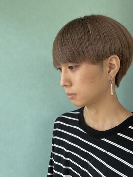 ウシワカマルエムティードット(USHIWAKAMARU MT.) 刈り上げなしマッシュ×ミルクティーベージュ