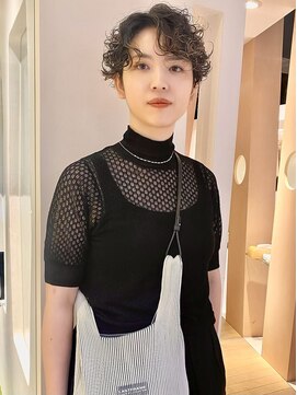 ビファインイーハアヴェダ(Befine e-ha AVEDA) 刈り上げショートのくるくるパーマ