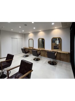 豊田駅徒歩1分◆実力派スタイリスト豊富に在籍。髪のお悩みも気軽にご相談下さい。