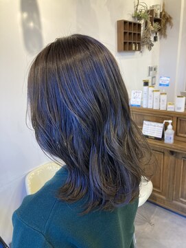 レイリー(LAiLy) 透明感　暗髪　アッシュ　ミディアム